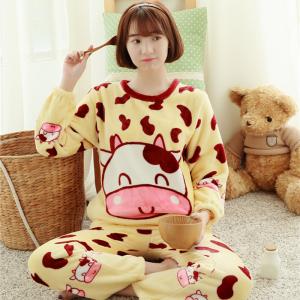 ชุดนอนหน้าหนาวน่ารัก น้องวัวยิ้มสดใส ลายทั้งตัวเลย ใส่นอนหน้าหนาว