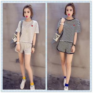 ชุดนอนแขนสั้น ลายขวางสีเทา ปักรูปหัวใจที่หน้าอก น่ารักใส่สบาย