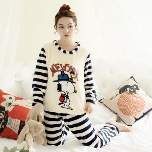 ชุดนอนน่ารัก ลาย snoopy แขนยาวขายาว ผ้านุ่มนิ่มๆ คุณภาพดี