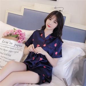 ชุดนอนแขนสั้นขาสั้น สีกรมท่าเรียบหรู แต่งลายสตอร์เบอร์รี่เก๋ๆ สไตล์เกาหลี