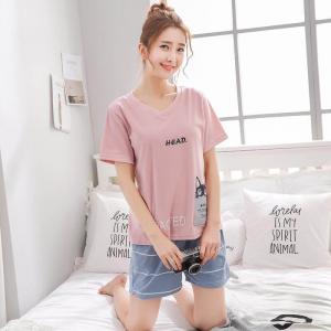 ชุดนอนแขนสั้น เสื้อสีพื้นแต่งลายแมว พร้อมกางเกงลายทางน่ารัก ผ้านุ่ม 